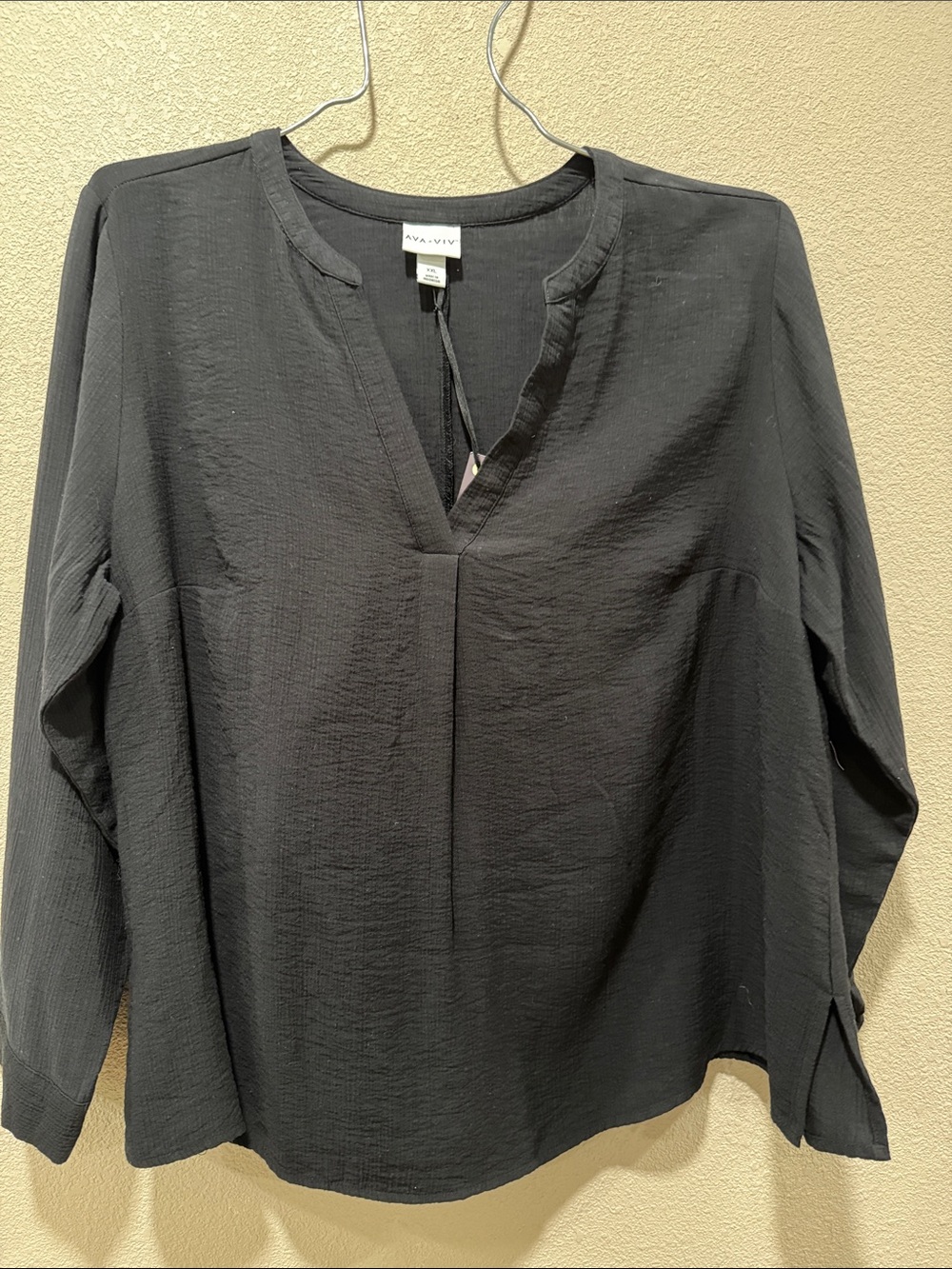 Ava & Viv Black Textured Split-Neck Tunic Top
